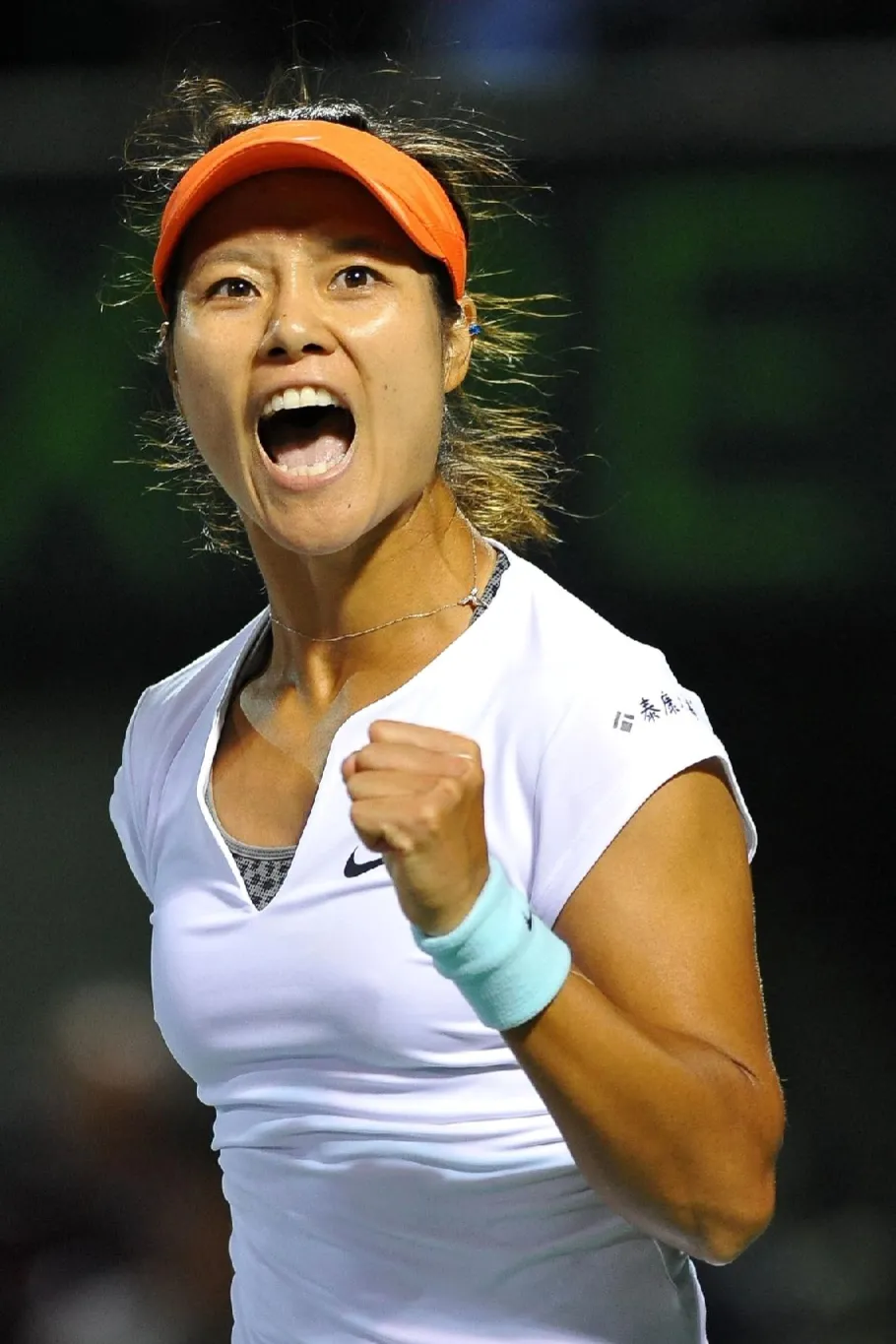 关于震撼！李娜在篮球赛场逆转获胜！的信息